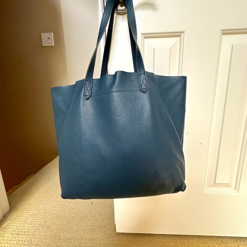SOLD— Cuyana Pebbled Leather Inner Pockets Double Handles Classic,Tote-Teal,
